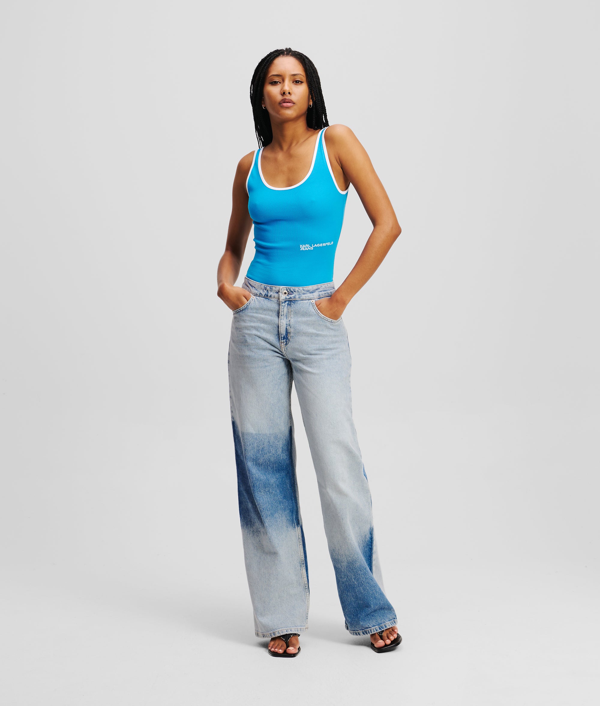 RELAXED COLOR-BLOCK JEANS
