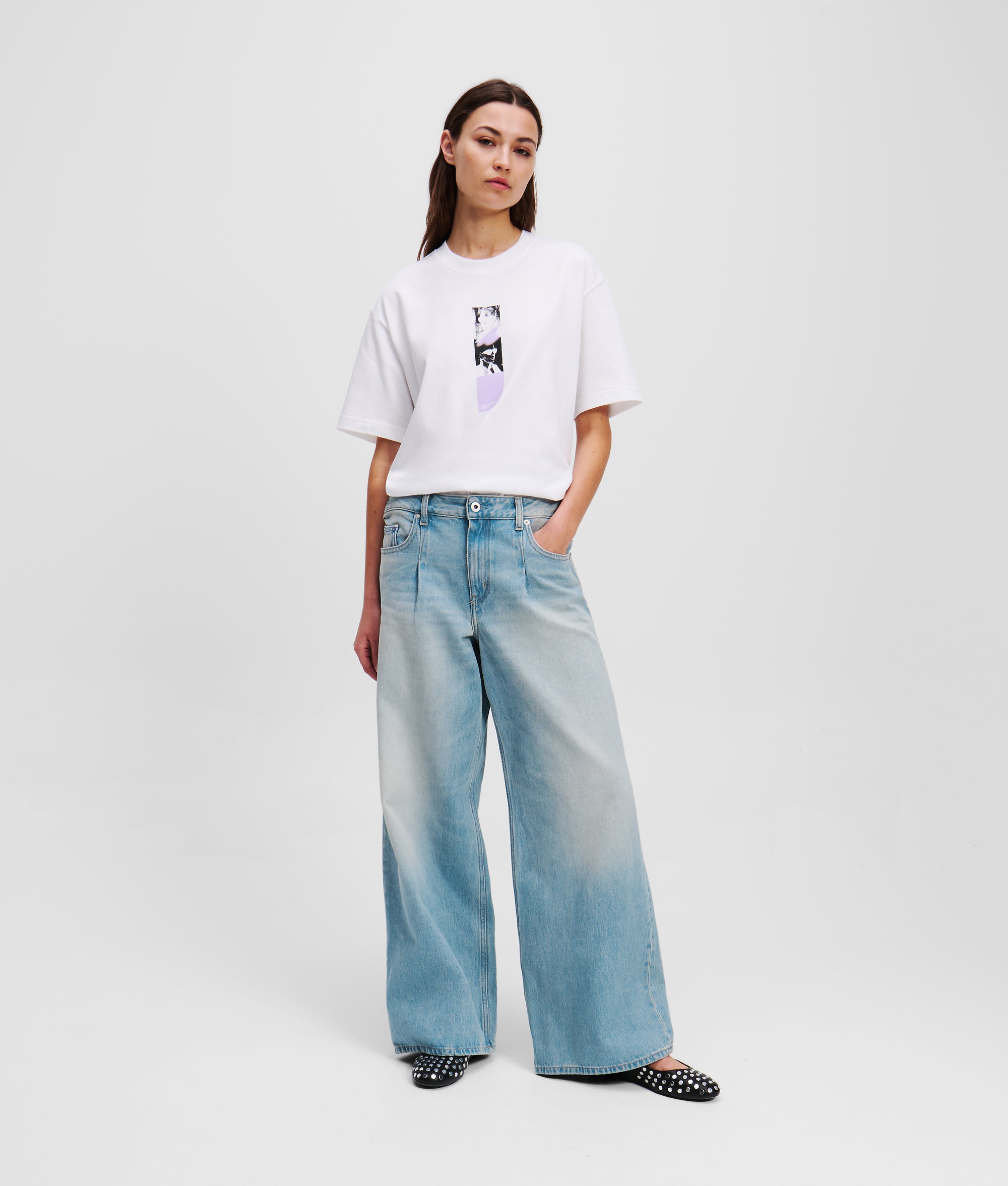 PLEATED WIDE-LEG JEANS