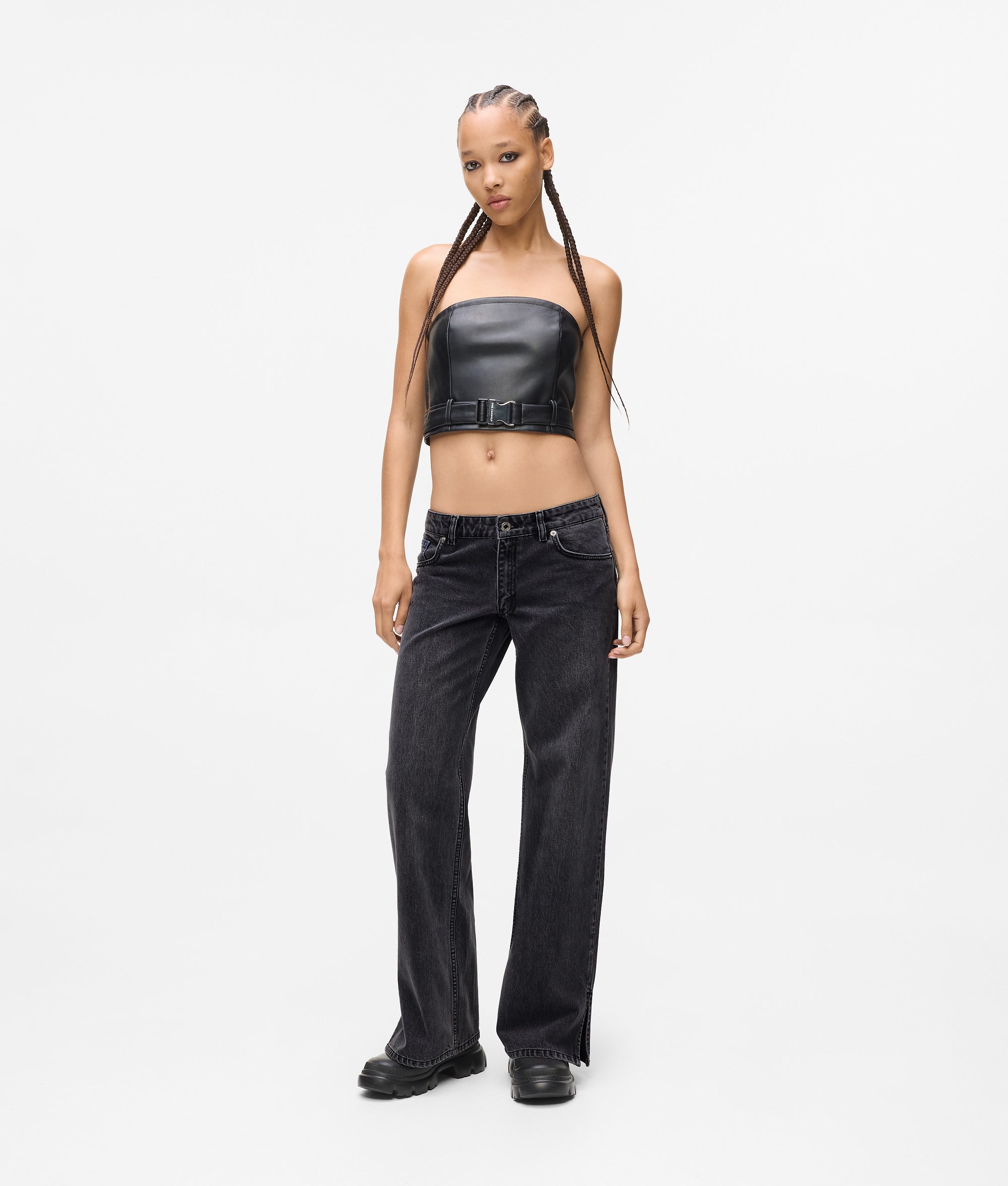 Low-rise wide leg jeans