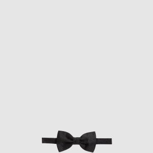Bow tie